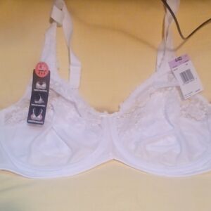 NWT The Lilyette Fit Bra